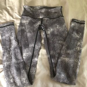 Like new! Lululemon Space Dye Wunder Unders